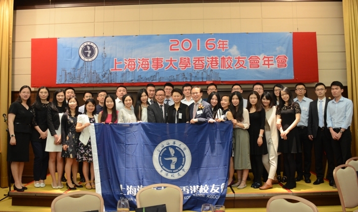 2000年后入学校友代表合影 2000年后入学校友代表合影