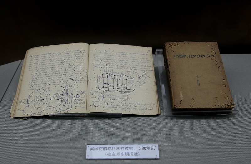 卓东明学长的笔记和教材,现存于我校校史馆 卓东明学长的笔记和教材,现存于我校校史馆