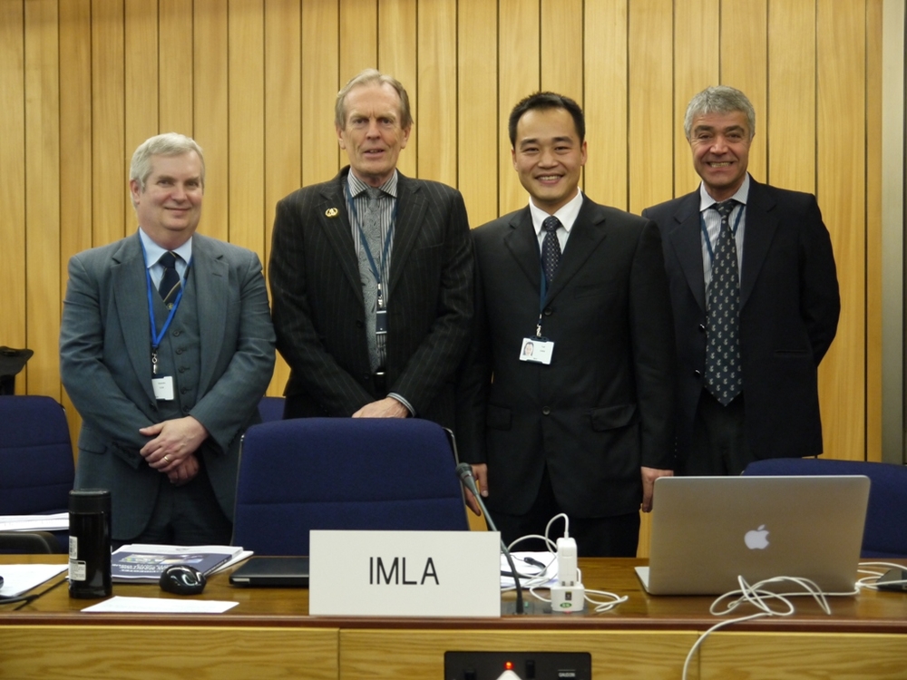 日前,国际海事组织(IMO)在英国伦敦总部召开了船员培训和值班标准分委会第44次会议(STW 44),上海海事大学继续教育学院院长阮巍副教授、商船学院陈宇里副教授分别代表中国政府和国际海事教师联合会(IMLA)参加此次会议。 本次会议主要讨论了船员培训示范课程的确认、STCW公约2010年(马尼拉)修正案执行指南的制订、e-Navigation战略执行计划的制订、人为因素的作用、近岸移动设施的人员培训、极区航行船舶的船员培训、拖驳船船员培训、使用天然气或低闪点燃料船舶的船员培训等15个议题。 国际海事教师