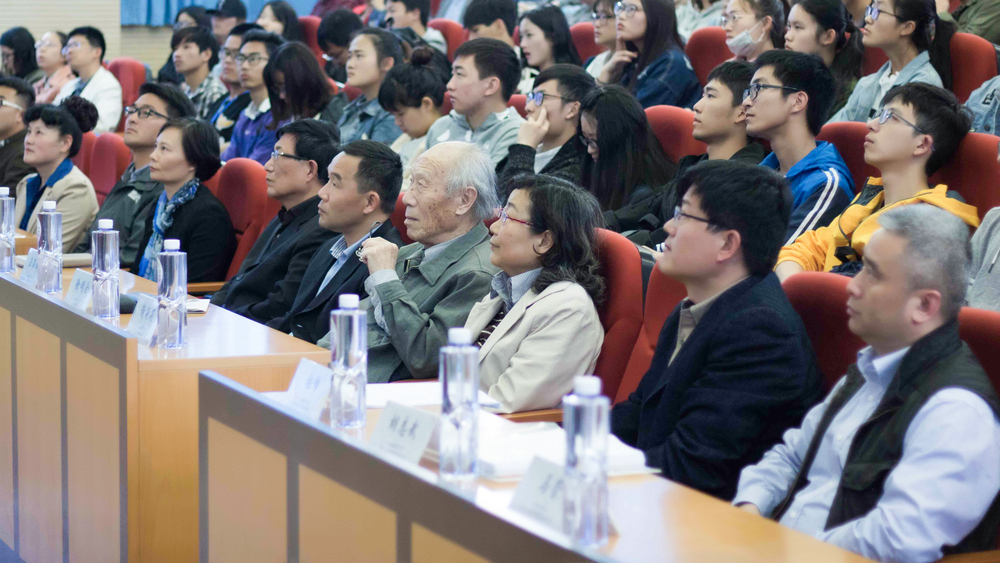 “读好书,交益友”系列读书活动现场
