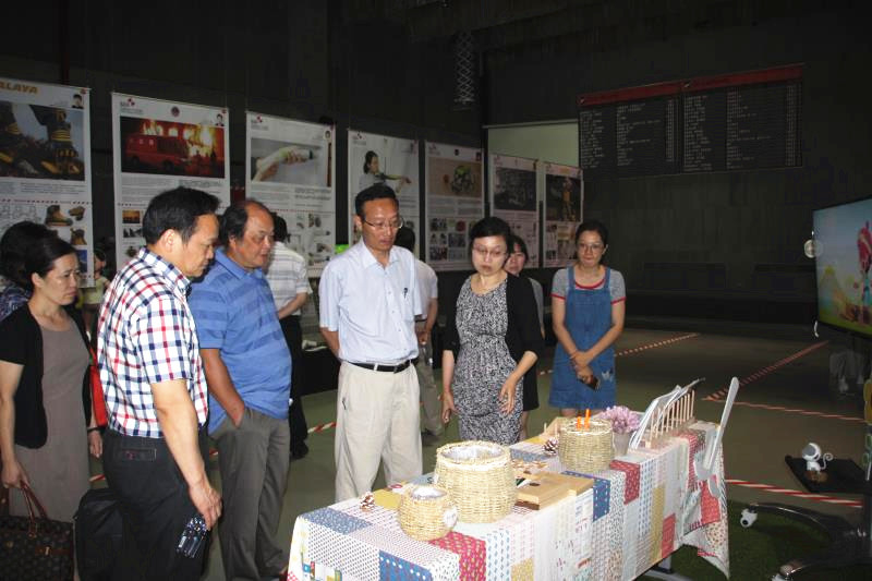 在上海视觉艺术学院调研