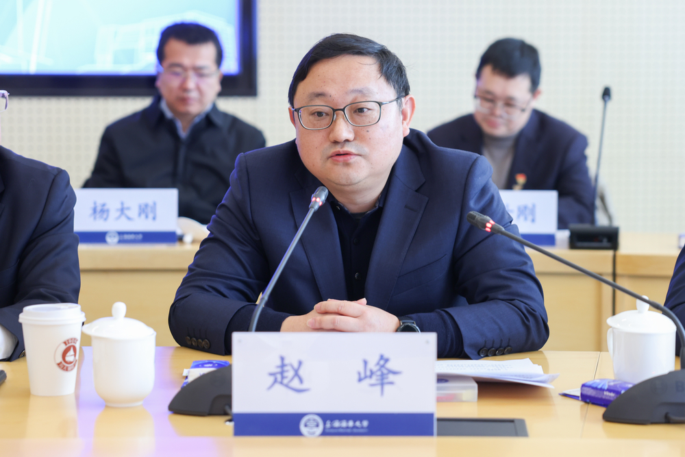 赵峰馆长作汇报发言