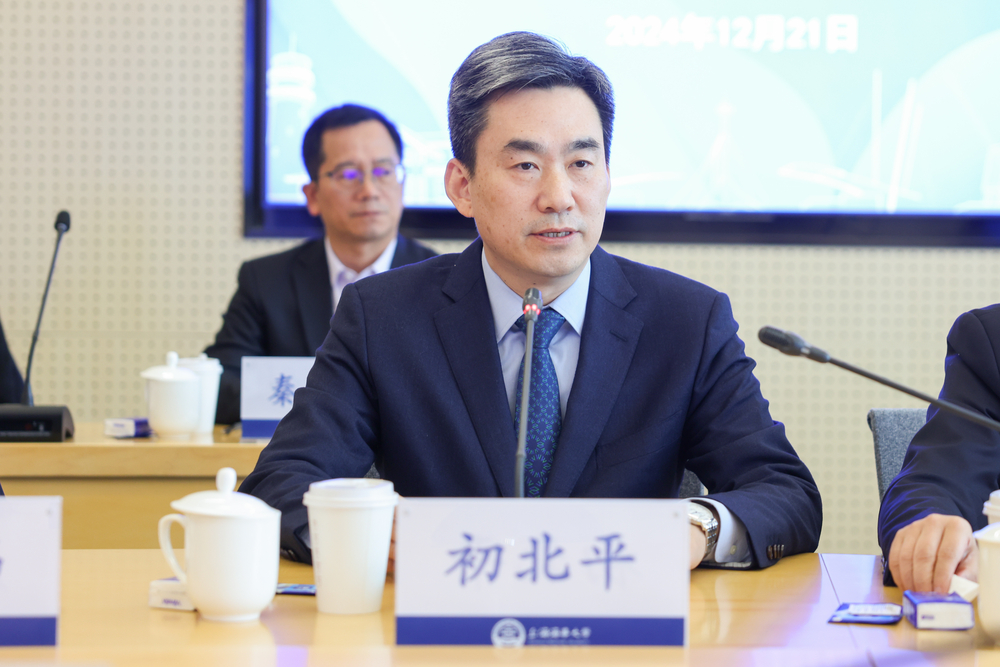 初北平校长作汇报发言