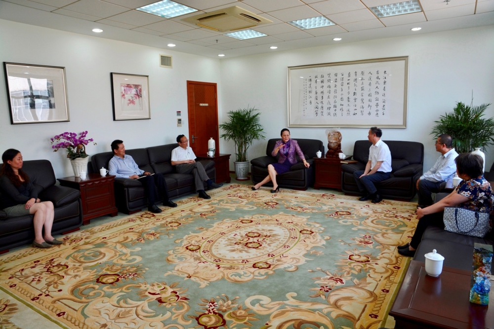 赵雯主委会见我校领导