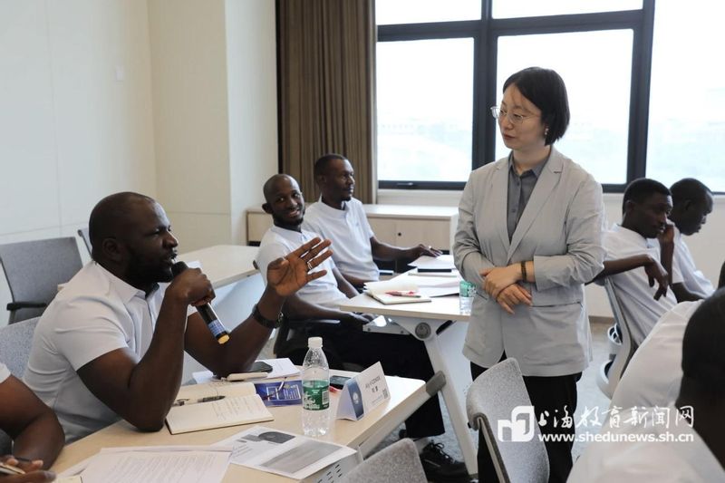 丝路通海 聚力远航 上海海事大学经济管理学院江苏港口马瑞巴亚港几内亚籍员工专项培训班结业