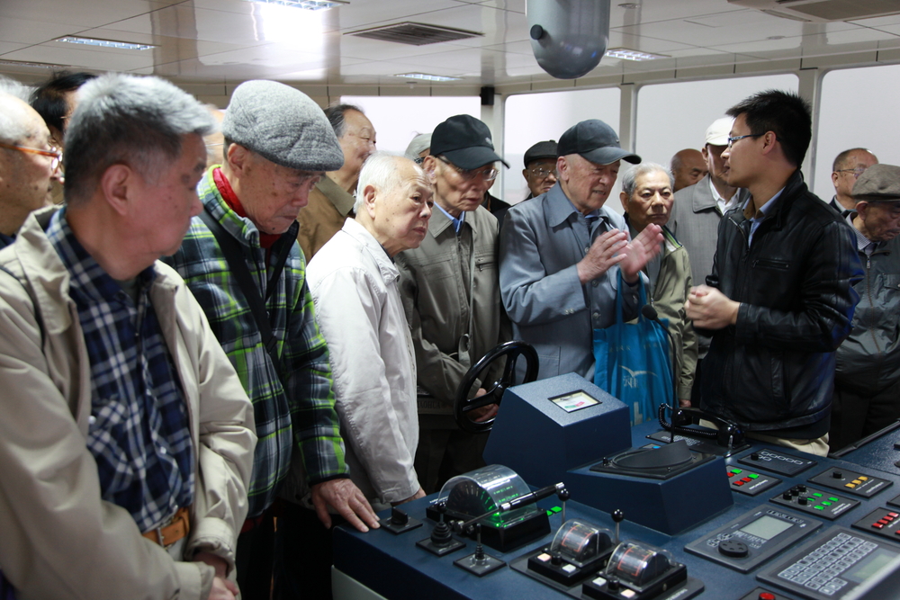 参观航海模拟器