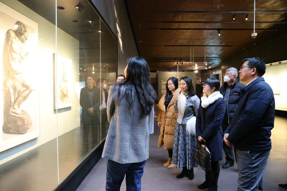 参观中法学院美术馆