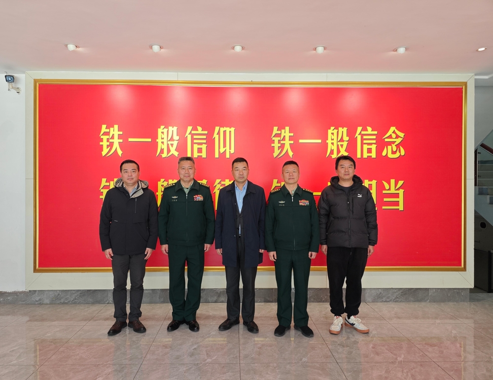 学校走访慰问部队官兵