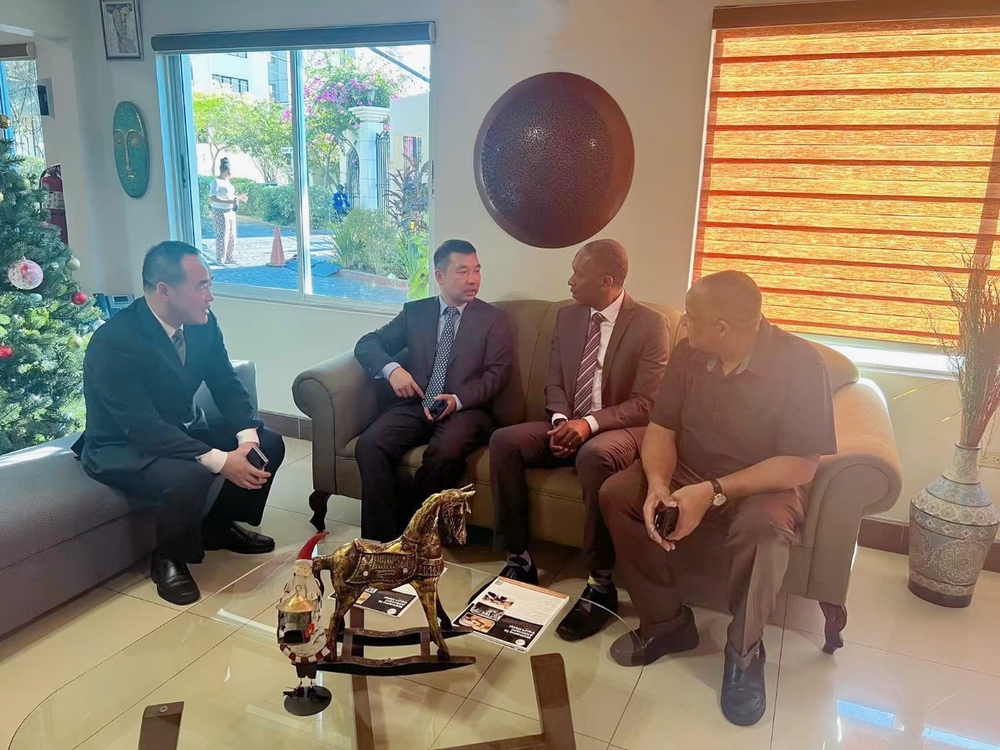 与牙买加海事局局长伯特兰•史密斯先生等座谈交流