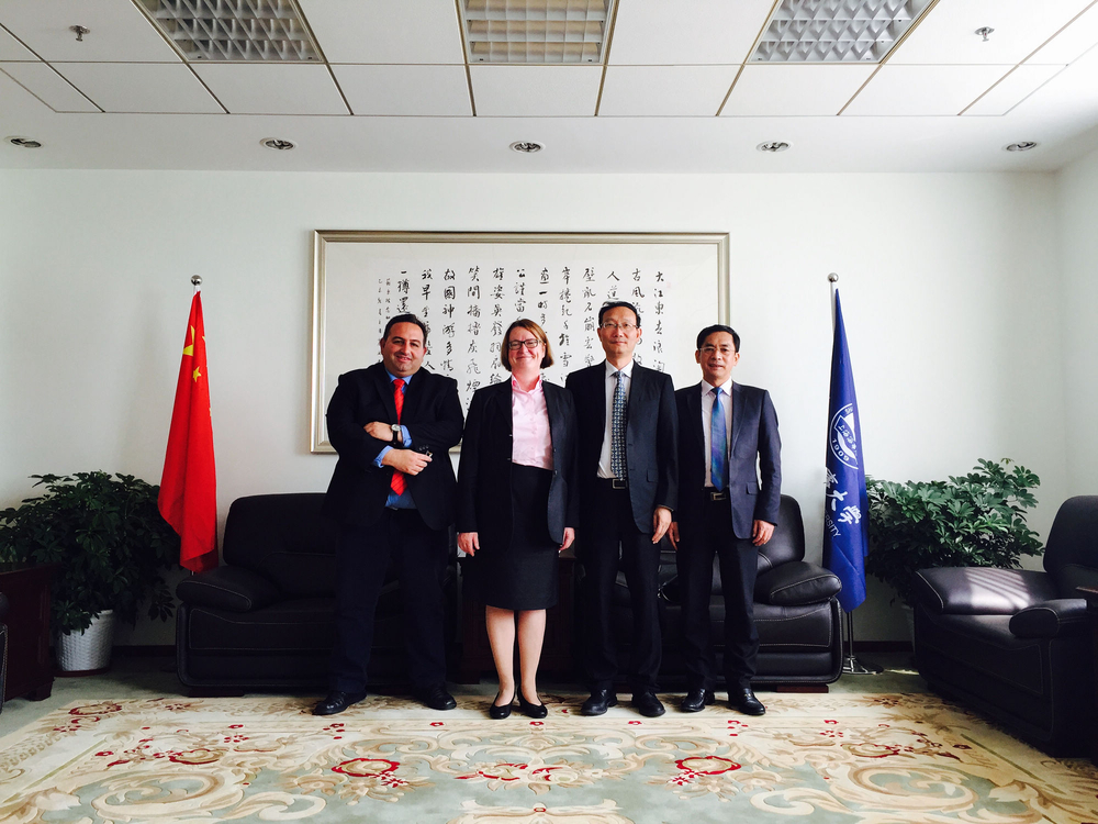 黄有方校长会见英国斯旺西大学法学院院长Elwen M. Evans Q.C 教授一行