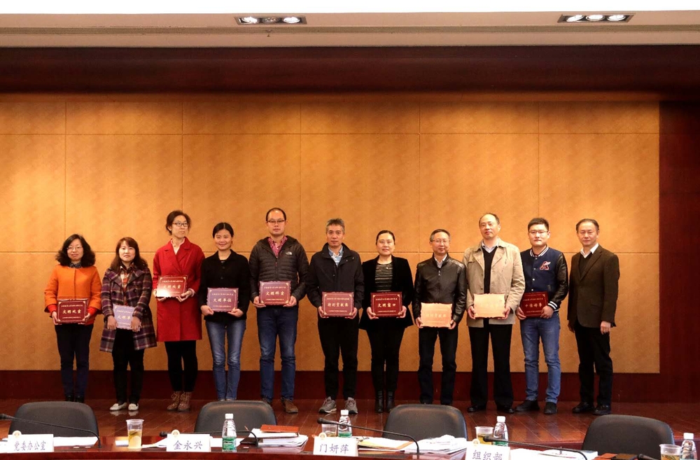 颁发2015-2016年度上海海事大学文明单位、处室、科室、窗口奖