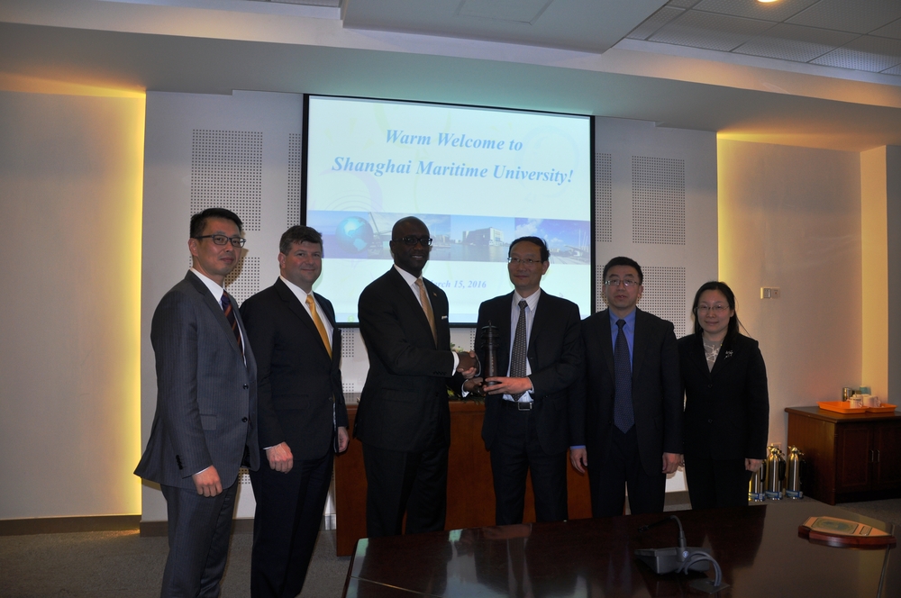 校领导会见利比里亚海事局局长一行