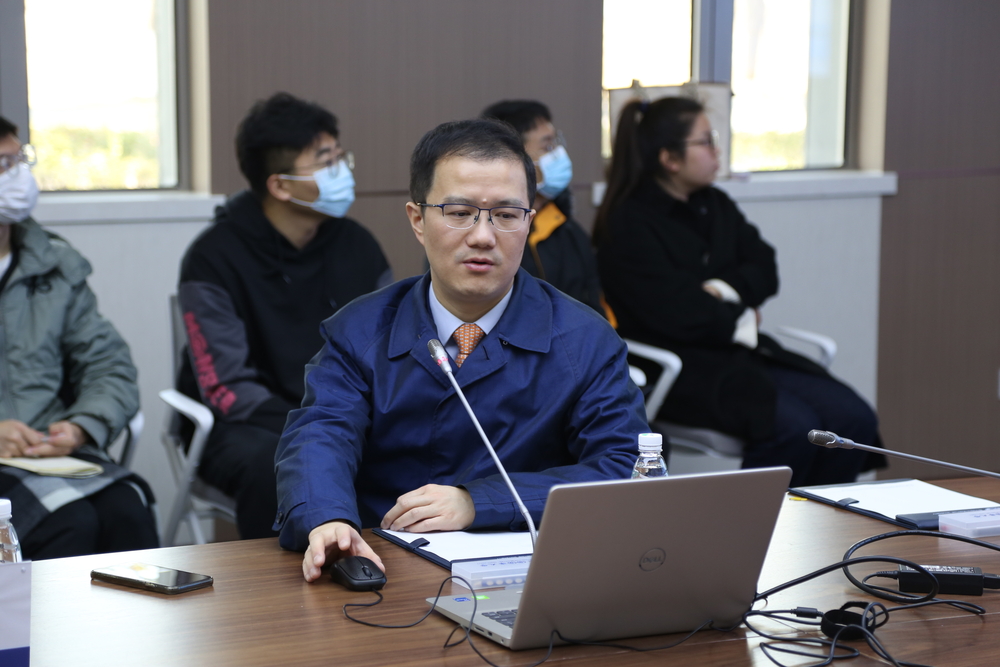 镇璐教授作学术报告