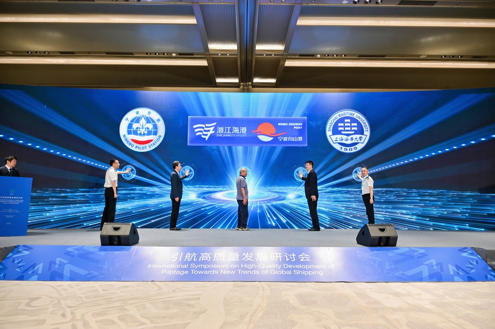 初北平校长出席集团重大科技项目启动仪式