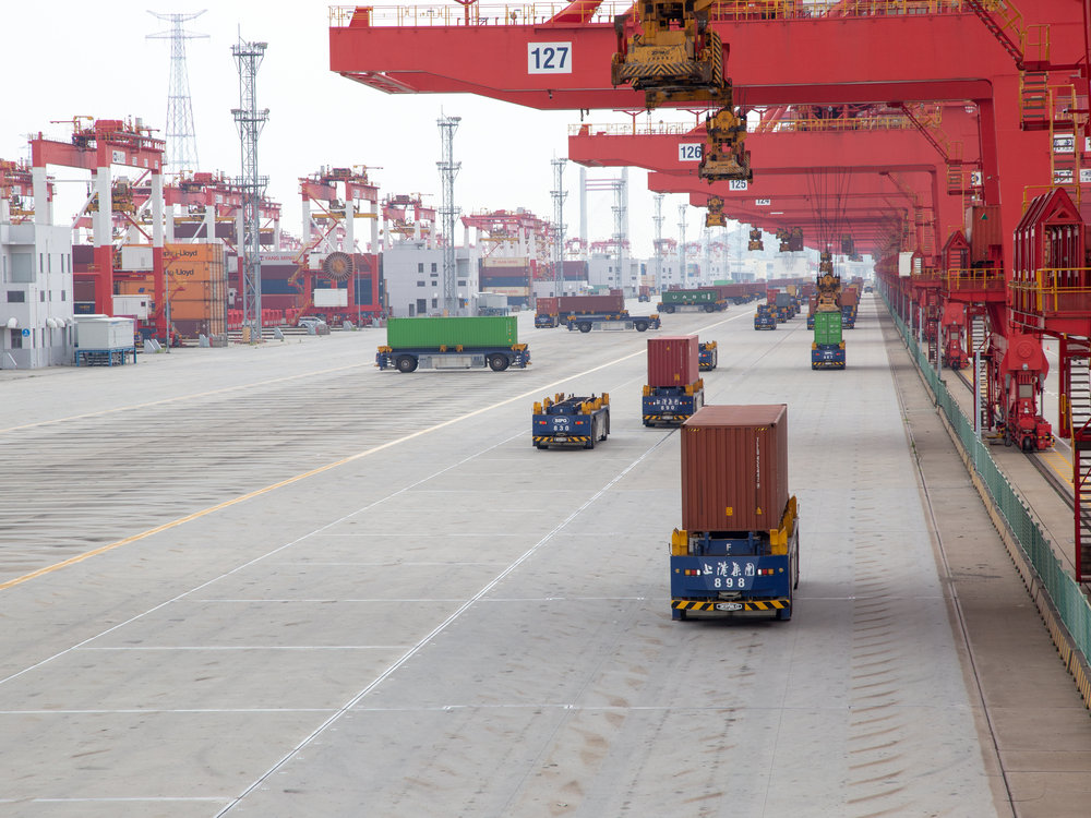 观摩自动化装卸货