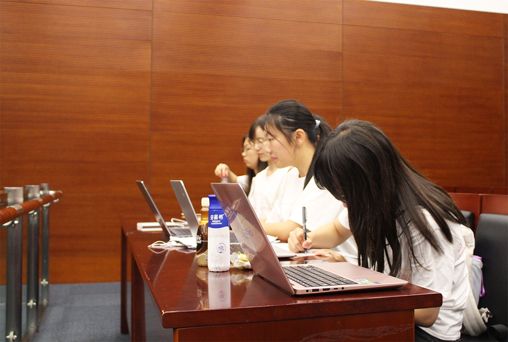 体验法庭审记录