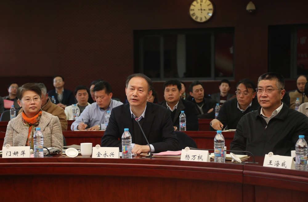 校党委书记金永兴发言