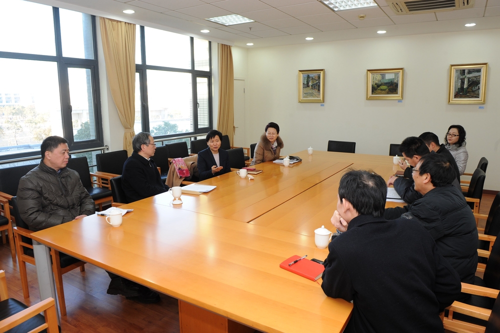 上海市教卫工作党委副书记虞丽娟来校指导学校党的群众路线教育实践活动