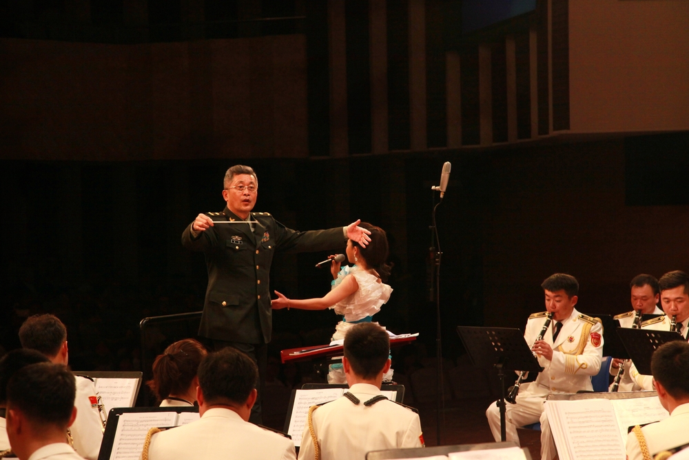 中国人民解放军海军军乐团走进高校专场音乐会在我校上演