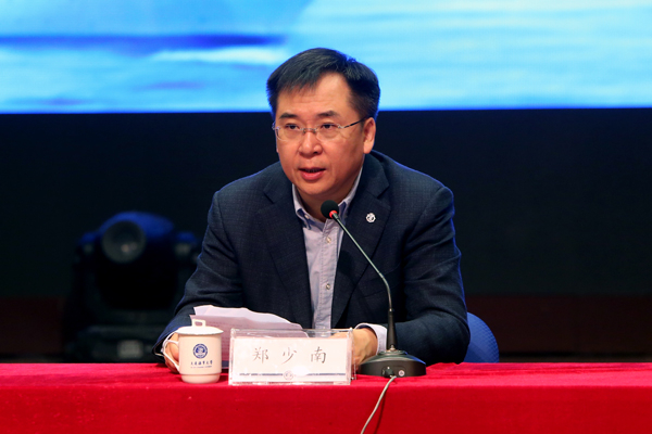 大连海事大学党委书记郑少南在开幕式上致辞