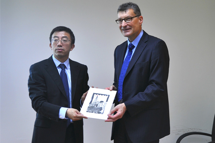 英国南安普顿索伦特大学校长来校访问