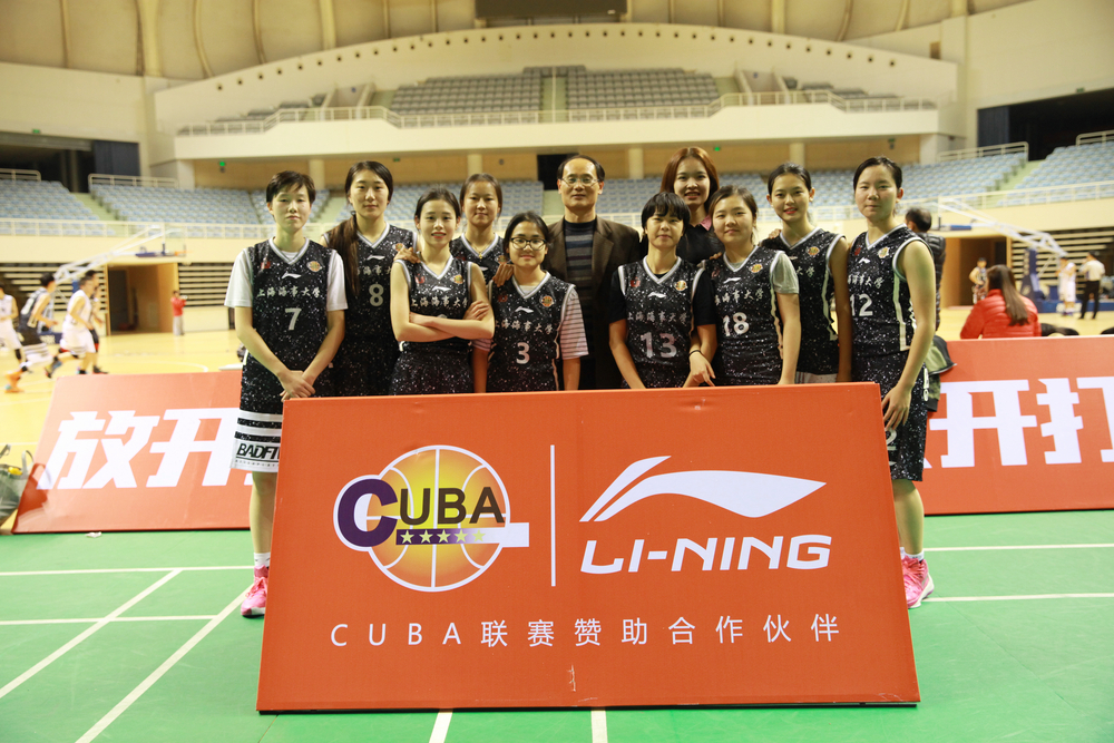 由邵老师带队的我校女篮去年获CUBA中国大学生篮球联赛上海赛区冠军