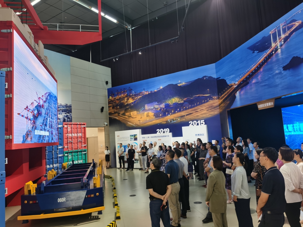 参观浦东开发开放主题展