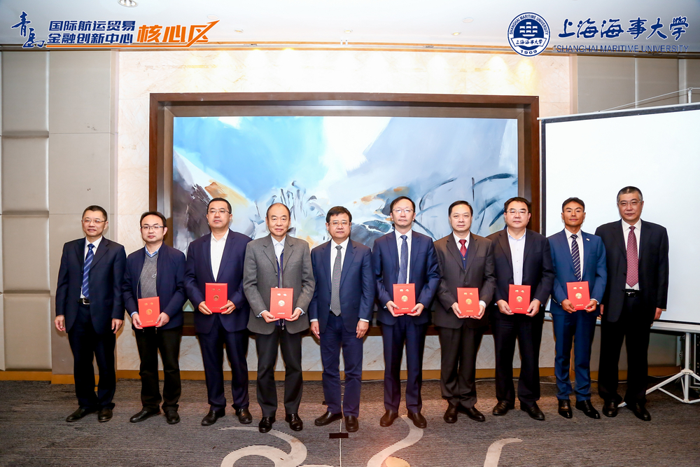 校领导为研究生企业导师颁发聘书