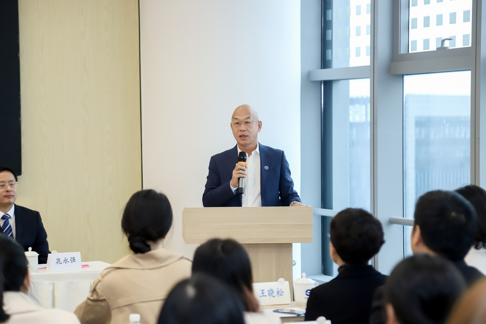 刘洁校友在开学典礼上致辞