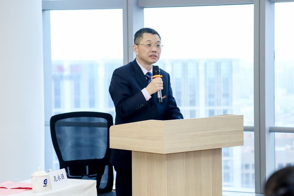 陆靖校长在开学典礼上致辞