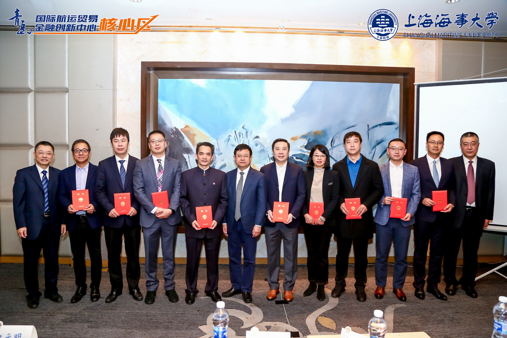 校领导为研究生企业导师颁发聘书