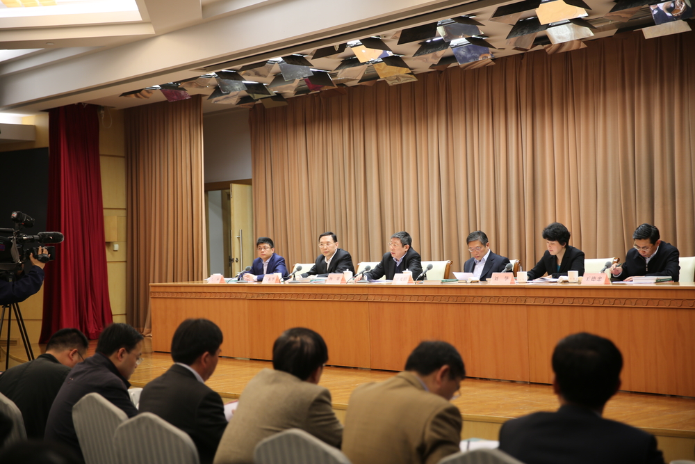 我校教师在市政府决策咨询工作会议上受表彰