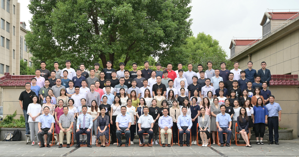 全体师生合影