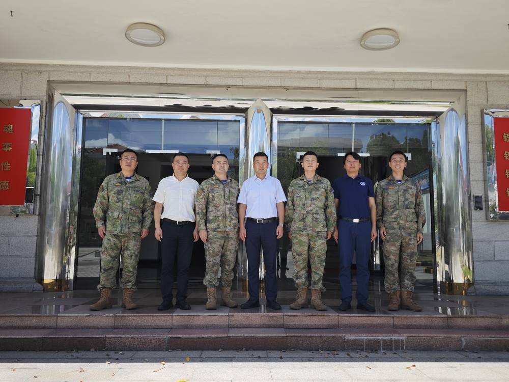 慰问海军92555部队合影