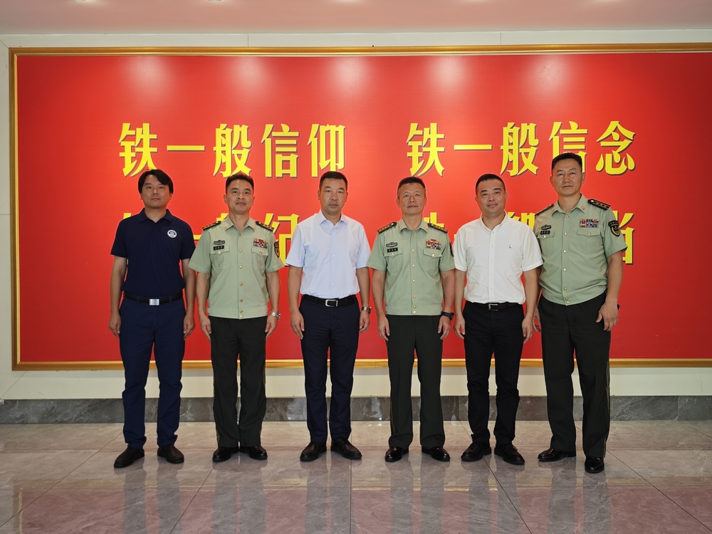 “八一”建军节前校领导带队走访慰问共建部队