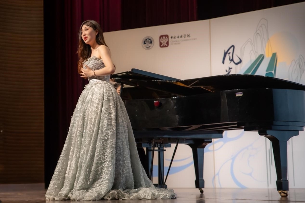 抒情女高音贺旎文演唱曲目《思乡》