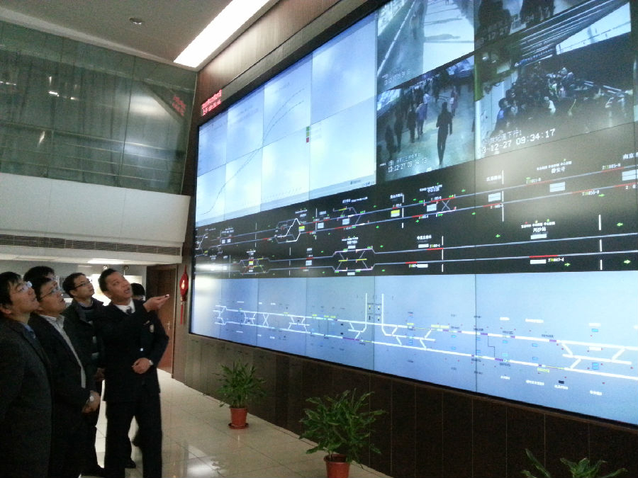 参观上海地铁运营指挥中心