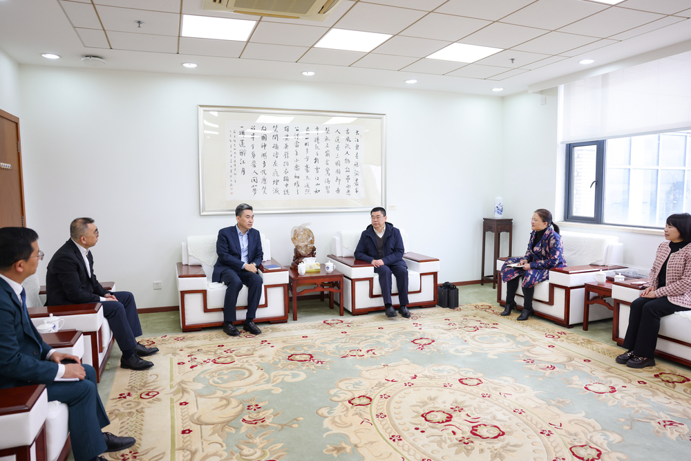 集美大学副校长黄新华一行来校访问