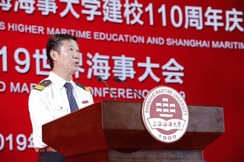 教师代表、商船学院教授、船舶驾驶 77 级肖英杰发言
