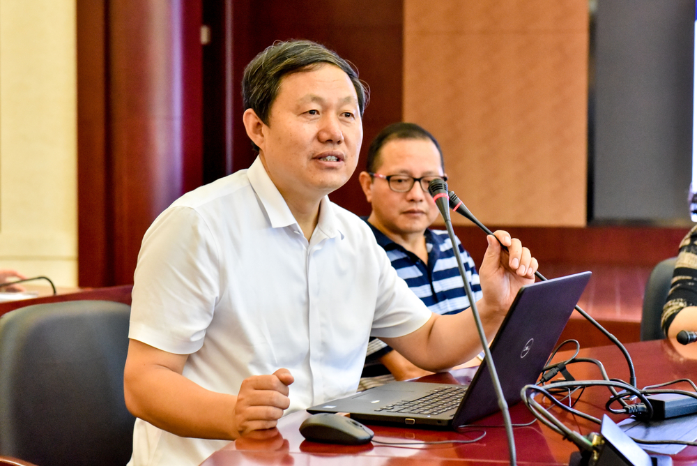 李华军院士作报告