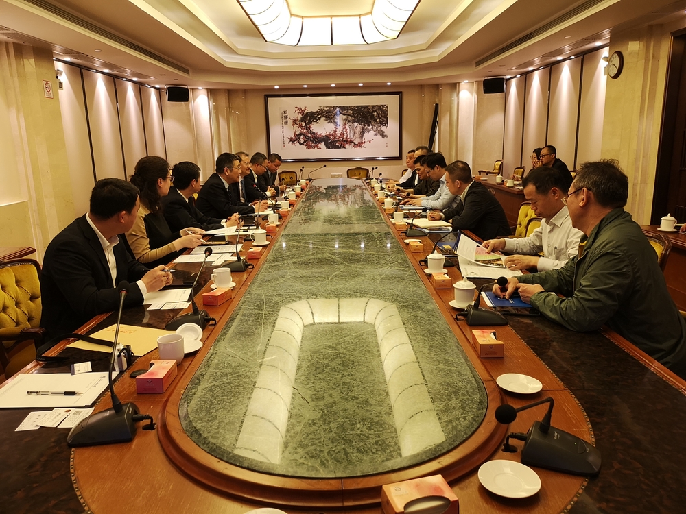 杨万枫副校长一行参加粤东供应链创新与发展论坛并拜访汕头市人民政府