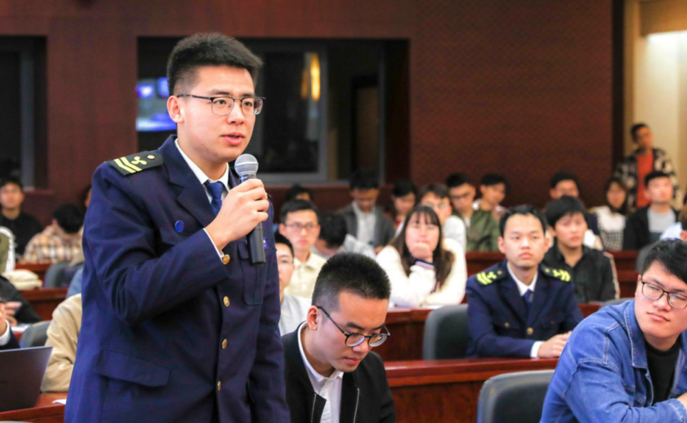 招聘会现场互动