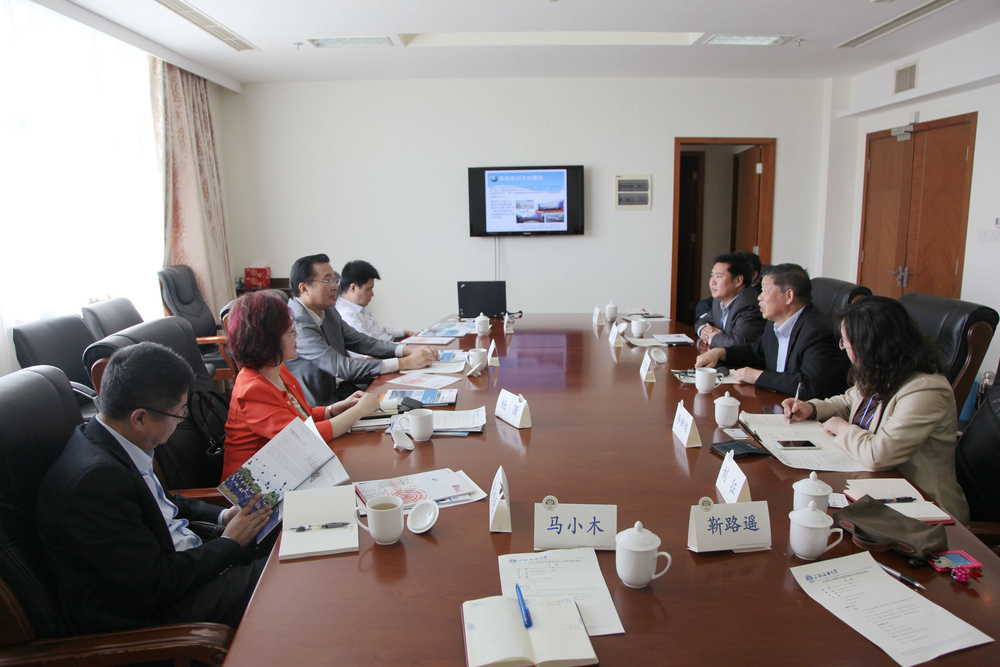 界上传媒投资管理有限公司董事长兼首席执行官倪玮一行来校访问