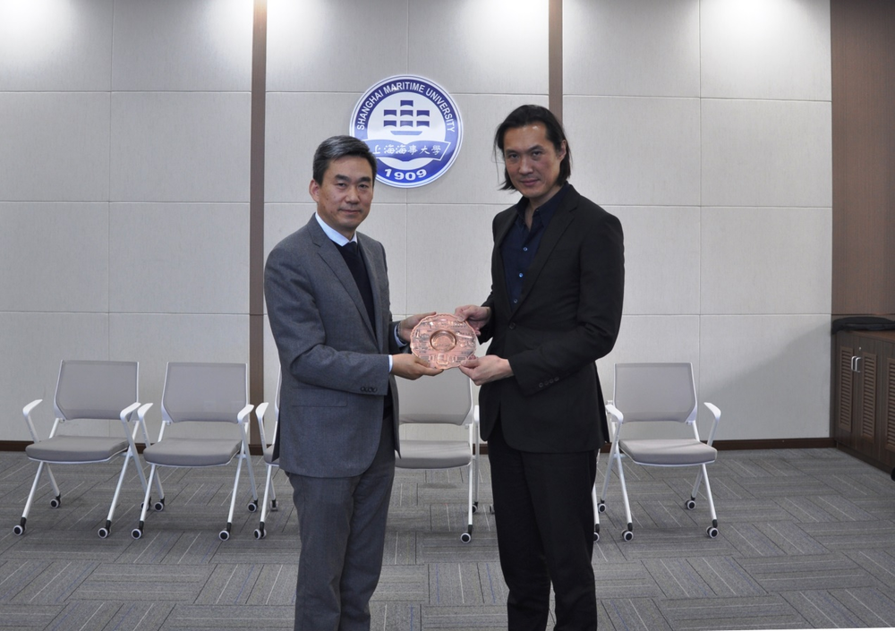 香港船东会执委兼中国委员会主席赵式庆一行访问学校