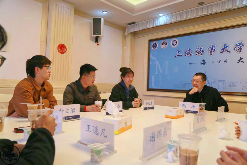 陆靖校长与同学们交流