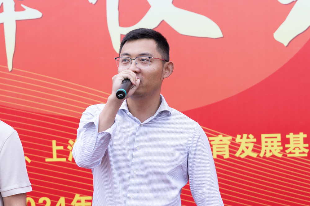 中源船务上海公司总经理汪晓龙宣布射箭基地正式启用