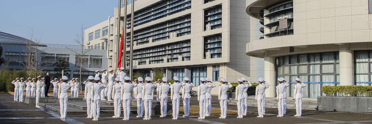 新学期，新气象——新学期升旗仪式在航海广场举行