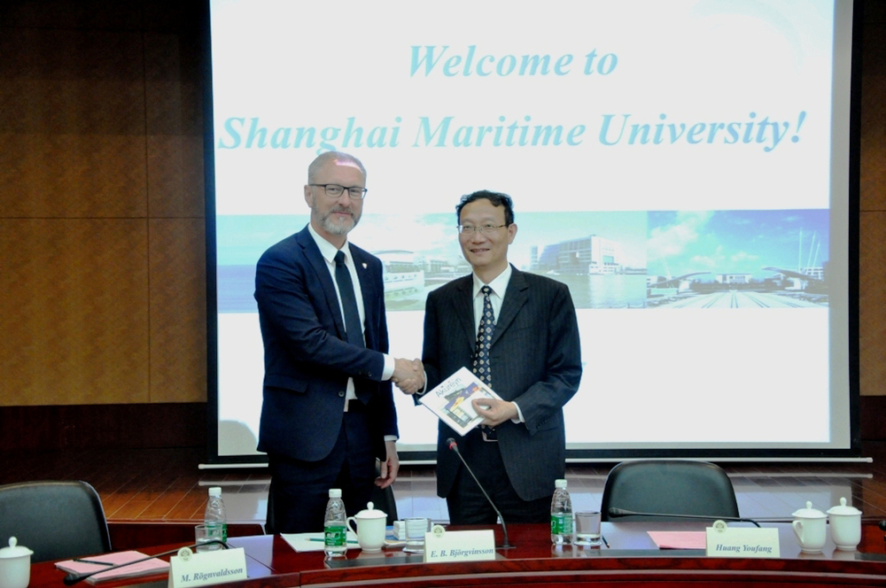 黄有方校长对冰岛阿库雷里市市长来访表示欢迎