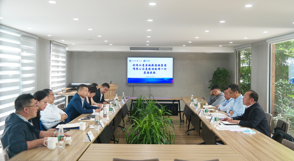 盐城港集团总经理陆帅一行来校访问交流