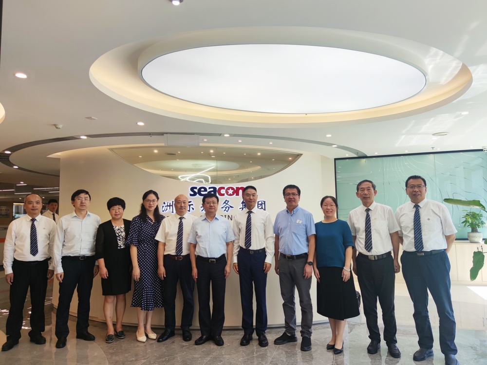 与洲际船务集团控股有限公司合影